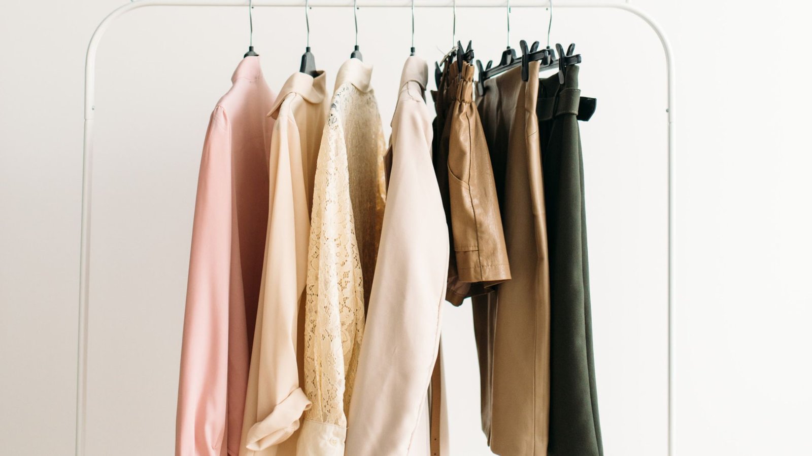 How to Build the Perfect Capsule Wardrobe for Women